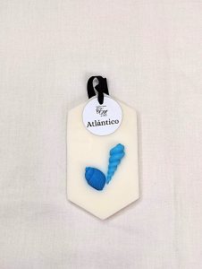 Ambientador sólido para armarios y cajones con un aroma fresco y limpio como es Atlántico