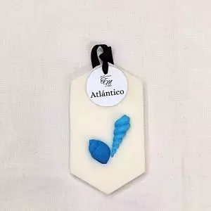 Ambientador sólido para armarios y cajones con un aroma fresco y limpio como es Atlántico