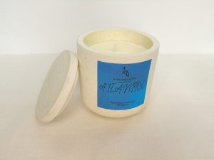 Vela de soja aroma Atlántico con notas marinas y frescas, ambientador natural para hogar estilo nórdico o moderno.