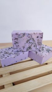 Jabón natural de lavanda para piel sensible y dermatitis con aceite de soja y vitamina E.