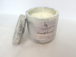 Vela de soja aroma sándalo de la India, vela artesana amaderada para meditación, yoga y hogar sofisticado.