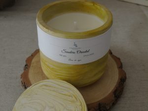 Vela aromática artesanal Sendero Oriental de sándalo palo santo y limón - La Trastienda de Maca