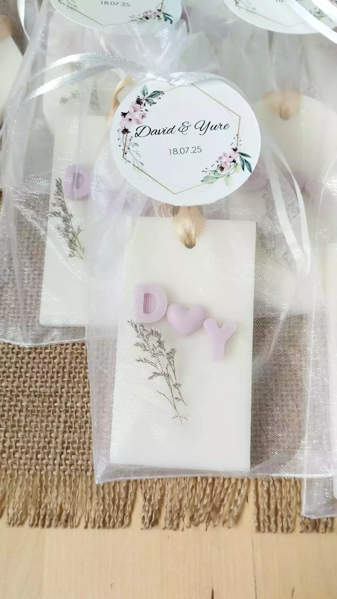 Ambientador sólido de cera de soja con iniciales para bodas o regalos corporativos
