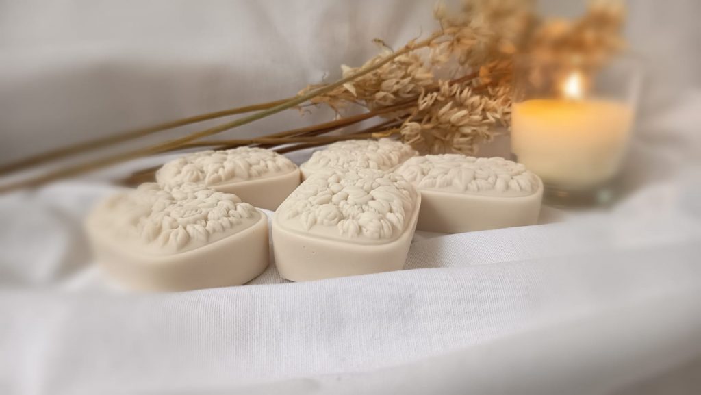 Jabones artesanales con aroma a flor de nardo para boda