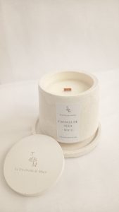 Esta combinación de aromas es una auténtica joya de la perfumería de autor en vela por su perfil Floral Aterciopelado y Sensual