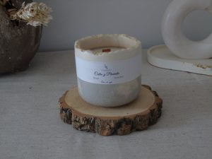 Vela aromática artesanal de cedro y pimienta en contenedor artesanal 150 grs - La Trastienda de Maca